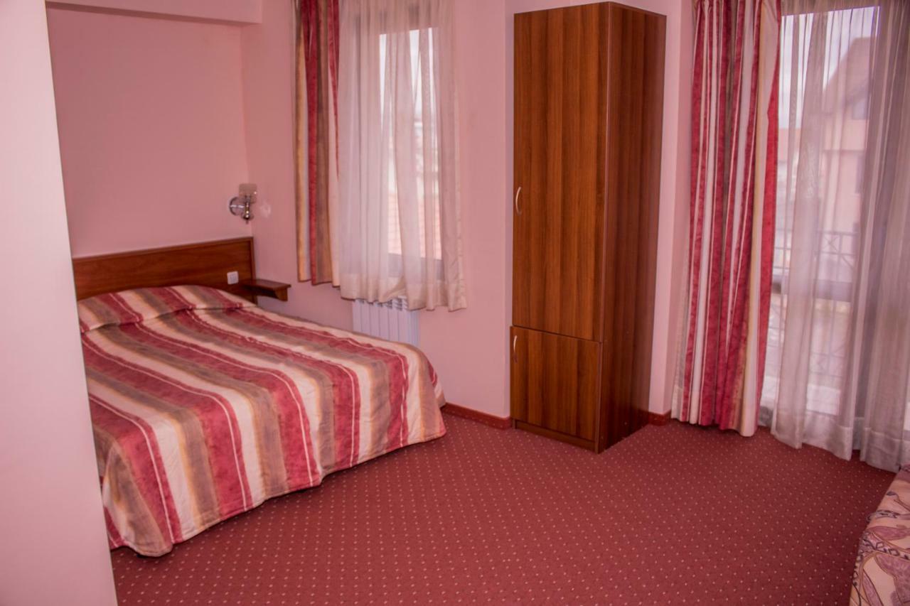 Стаи За Гости - Семейна Къща За Гости Ивел Bansko Ngoại thất bức ảnh